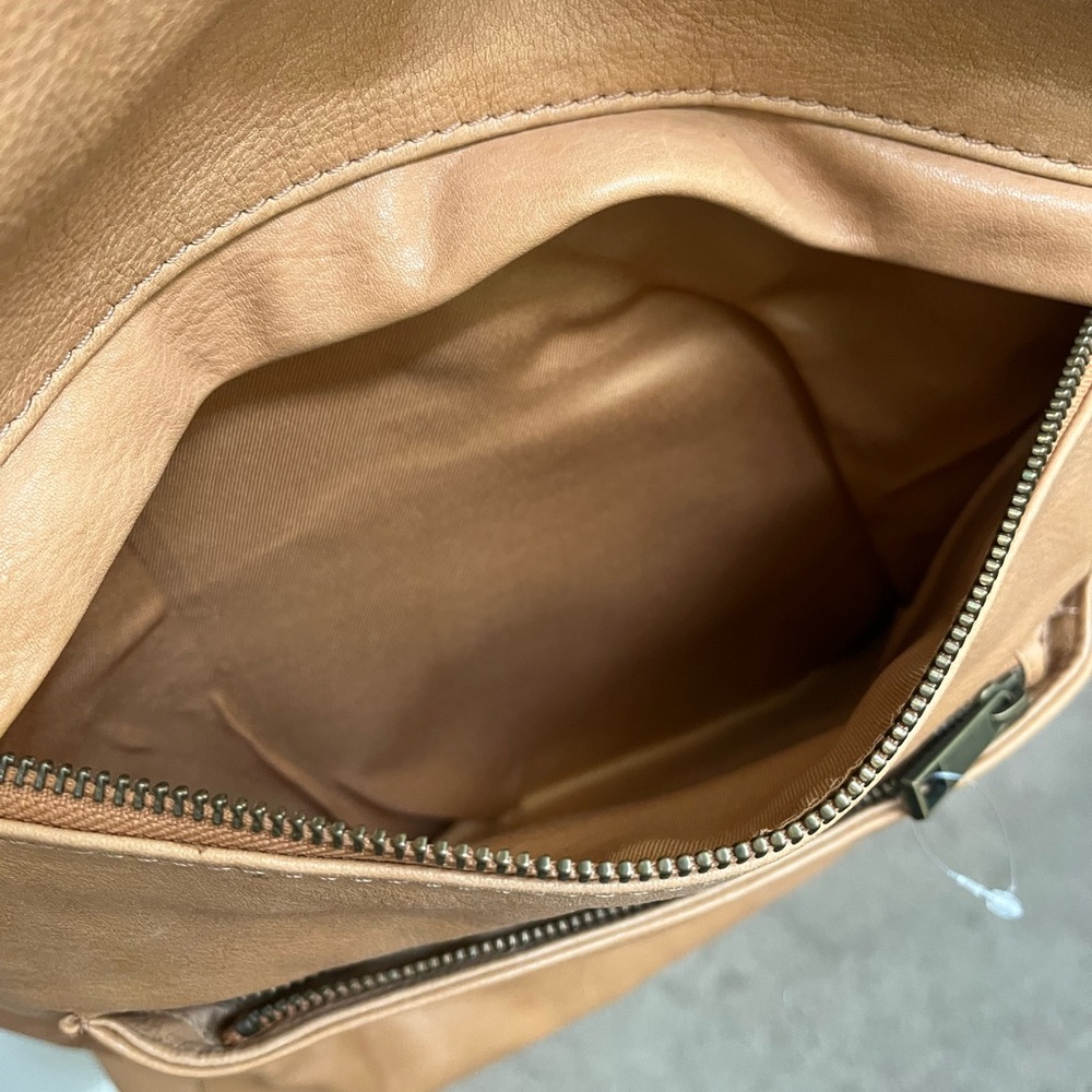 Aspen Authentic Genuine Leather Backpack - Picture 8 of 9